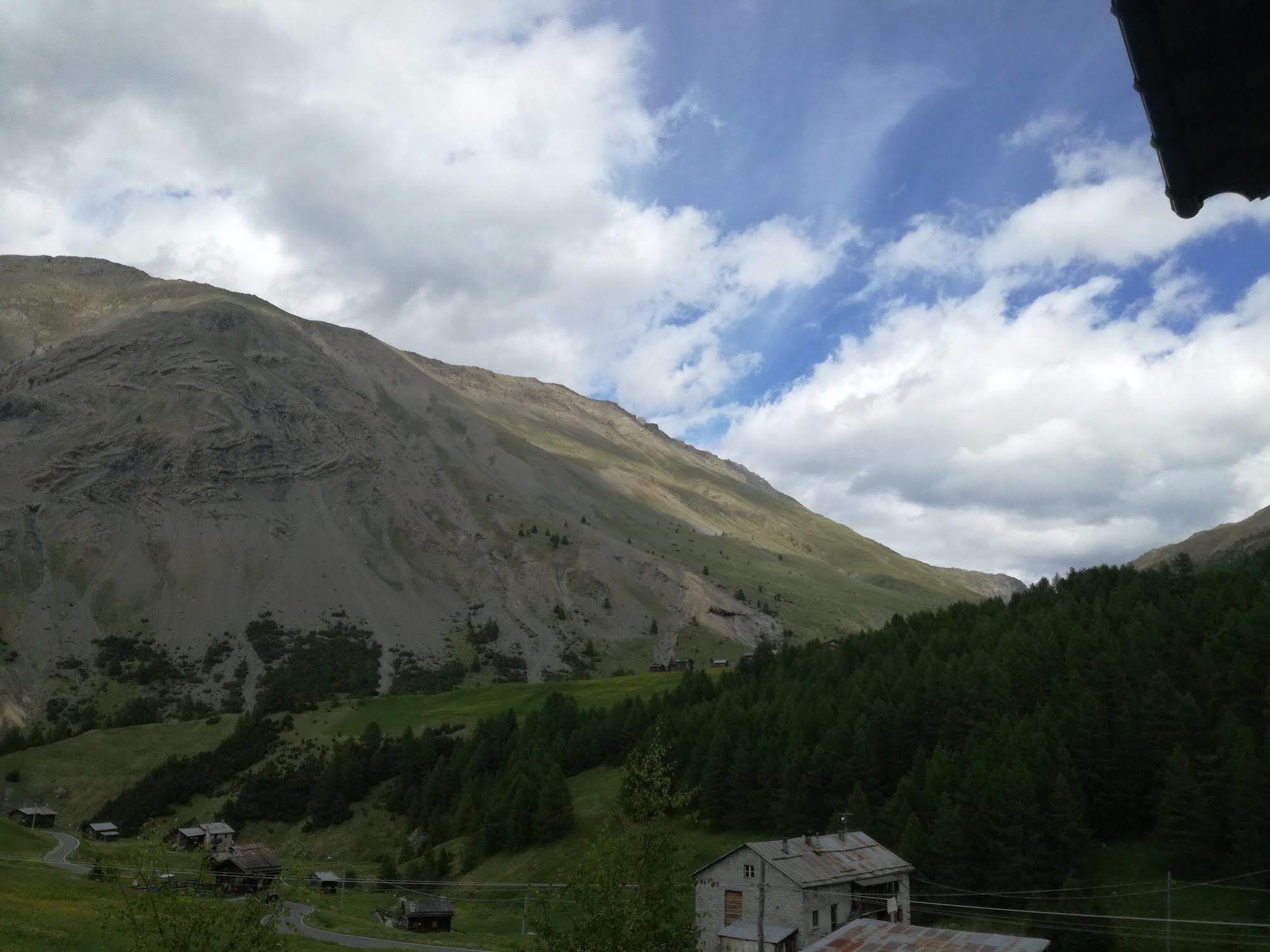 Hotel Bait De Angial Livigno Exterior photo