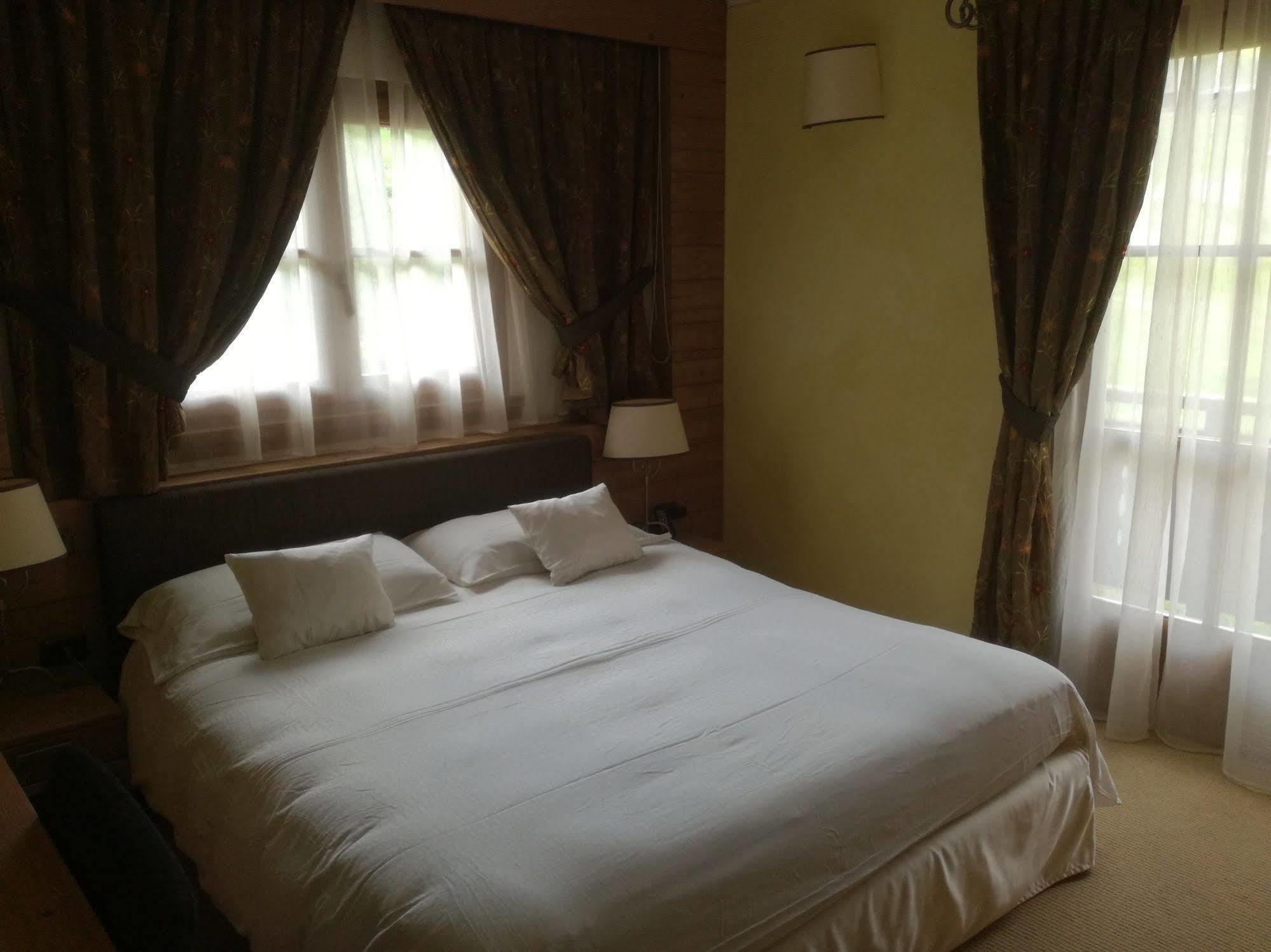 Hotel Bait De Angial Livigno Exterior photo